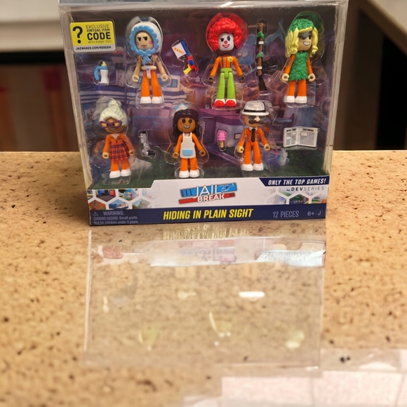 Roblox Devseries JAILBREAK Hiding In Plain Sight 6 Mini Action Figure Set NEW - Picture 1 of 4